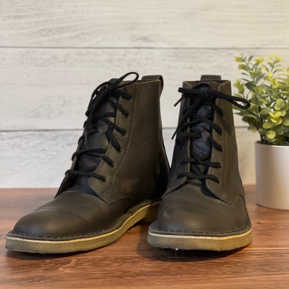 Clark’s Mali Desert Boots in Charcoal Leather Mens Size 9.0